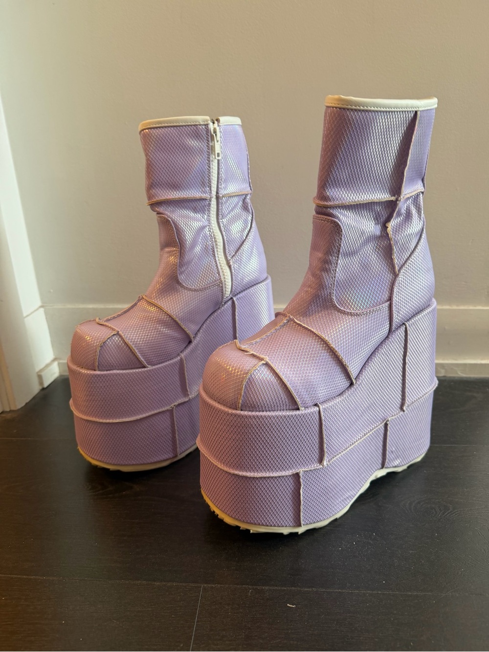Demonia Stack 201 Lavender Hologram